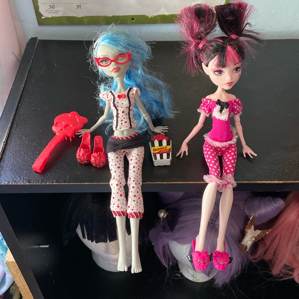 Draculaura and Ghoulia Yelps Monster High Dead Tired Dolls 2 pc